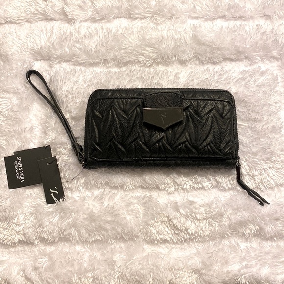 New Simply Vera Wristlet with Tags & Plastic Covering - Picture 1 of 5